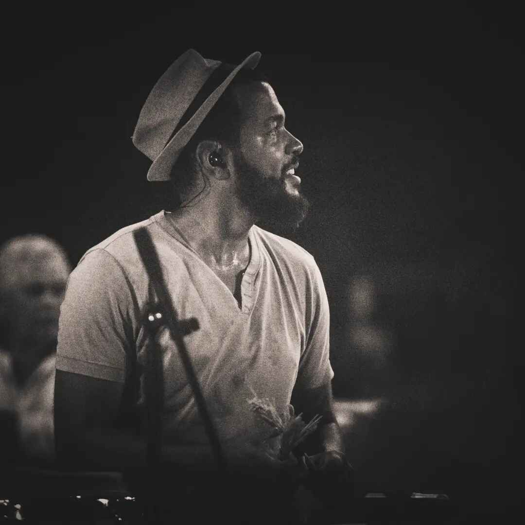 Will Silva tocando em evento — música ao vivo